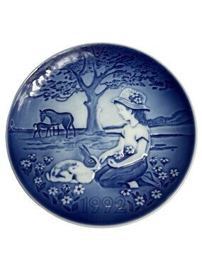 Bing & Grondahl Copenhagen Porcelain Barnets Dag CHILDREN'S DAY Collector Plate